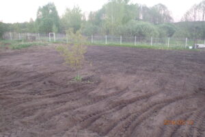 Leveling soil land