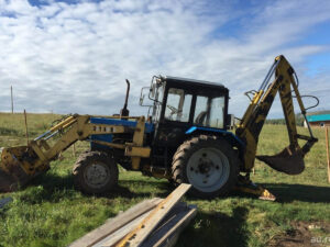 Alquile un tractor para cavar cimientos, fosas sépticas y estanques.