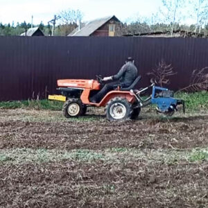 El tractor Kubota b 7000 y 7001 es el modelo más popular