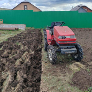 Tracktor Yanmar with a plow - and results