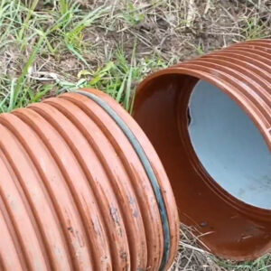 Connection of corrugated plastic pipes