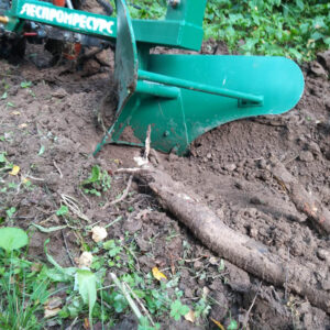 Plow for cuttting roots