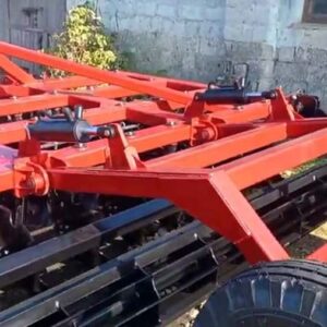 a kind of a disc harrow with a roller