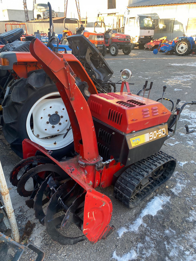 Gasoline crawler snow blower