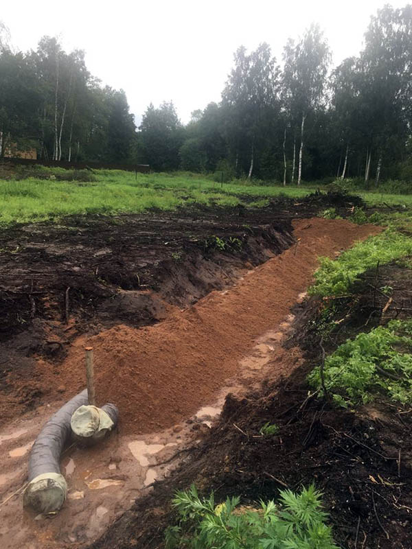 drainage pipes in a ditch for sand filling
