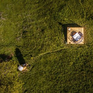 proyecto de agroturismo en una finca. Cabaña con cúpula transparente y ducha