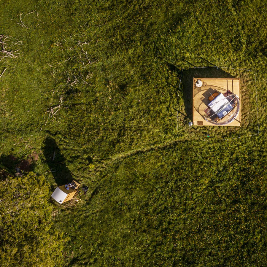 proyecto de agroturismo en una finca. Cabaña con cúpula transparente y ducha