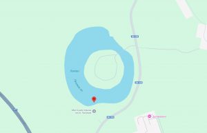 Um plano de limpeza de lago começa com um estudo de mapas e do próprio lago no local